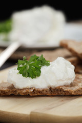 Knäckebrot mit Magerquark