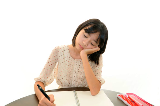 勉強に嫌気を感じる女の子