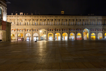 Palazzo dei Banchi at night, in Bologna © vvoe
