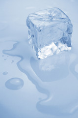 Cubito de hielo, azul