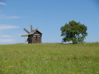 Карелия.  Ветряная мельница в музее Кижи
