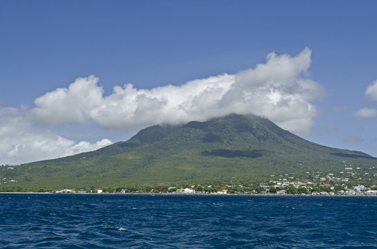 Nevis, der Vulkangipfel " Nevis Peak".