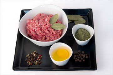 minced meat, egg, colored pepper, bay leaves and allspice