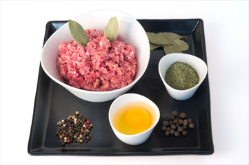 minced meat, egg, colored pepper, bay leaves and allspice