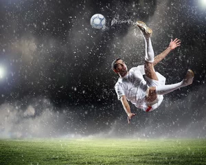 Wandcirkels plexiglas voetballer die de bal slaat © Sergey Nivens