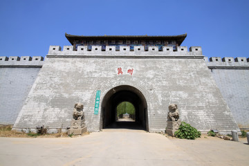Fototapeta na wymiar China's ancient city wall features