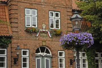 Blumen beim Rathaus von Lütjenburg