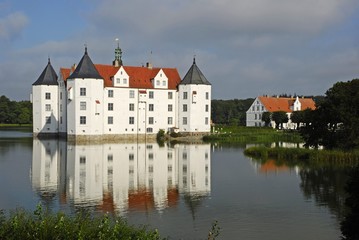 Fototapeta na wymiar Wasserschloss Glücksburg,