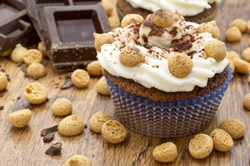 chocolate muffin with amaretti