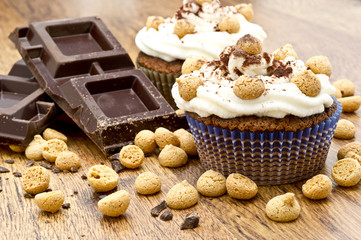 chocolate muffin with amaretti