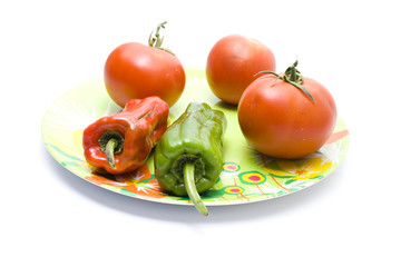 Paprika mit Tomaten auf Teller