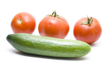 Gurke und rote Tomaten