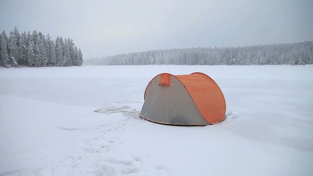 Expedition im Winter in der Wildnis