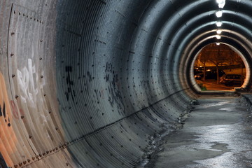 Naklejka premium lit tunnel
