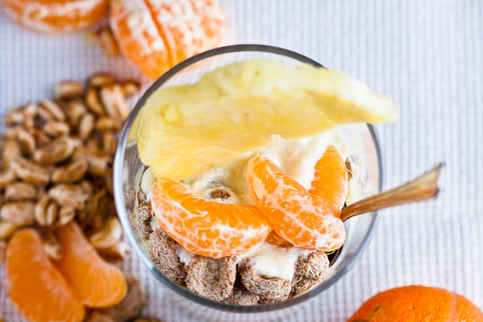 Fresh snack - yogurt, cereals and fruit