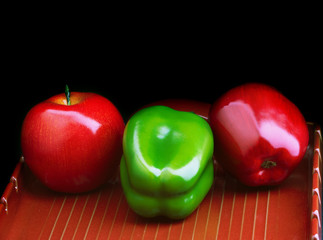 fruits and vegetables: apple, pepper