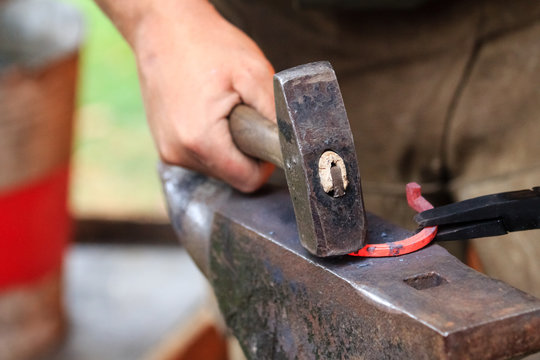 Forging a horse shoe