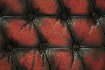 Zelfklevend Fotobehang сlose up oude rode zwarte luxe dichtgeknoopte lederen achtergrond © GLandStudio