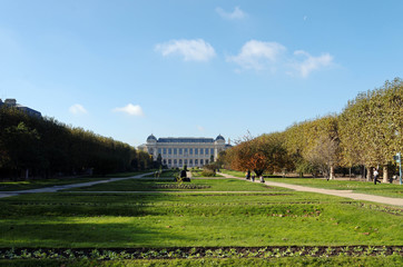 Fototapeta na wymiar Paris, jardin des plantes et grande galerie