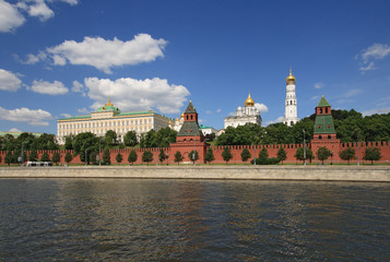 Obraz premium Moscow Kremlin over river