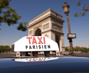 Taxi parisien, fond arc de triomphe