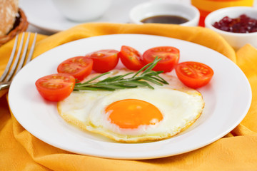 fried egg with tomato on the plate
