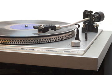 Fototapeta na wymiar Gramofon z LP winylu na białym bliska