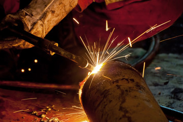 Gas cutting steel pipe