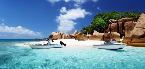 speed boat on the beach of Coco Island, Seychelles - obrazy, fototapety, plakaty
