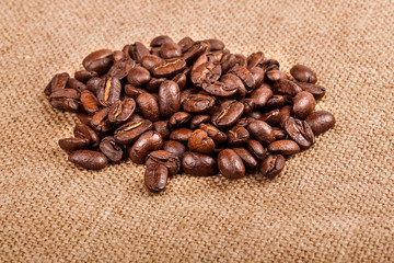 Fototapeta premium Coffee beans on vintage background