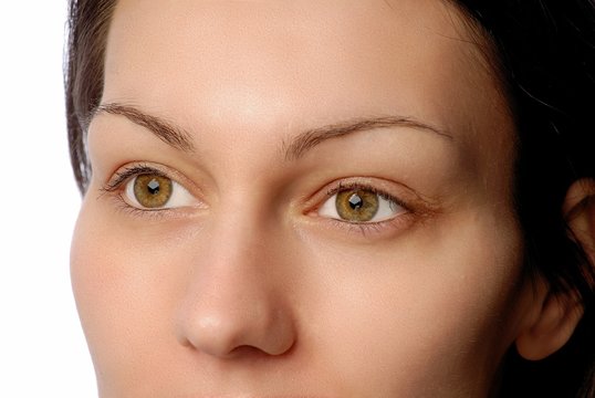 Regard d'une femme brune 6