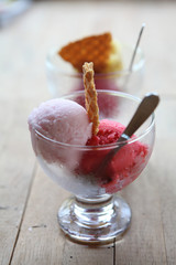 Ice cream scoops in bowl