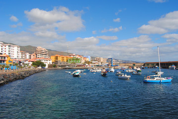 Fototapeta na wymiar Tenerife, widok wybrzeża Candelaria z łodzi