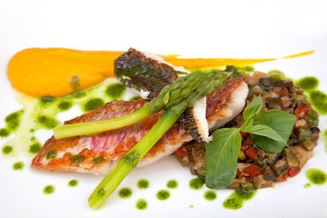Filets de rouget et légumes de saison