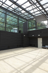 Glass covered hall with sound absorbers