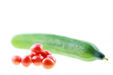 Tomaten mit Salatgurke