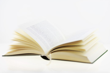 aufgeklapptes Buch