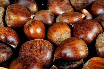 Whole chestnuts © Arena Photo UK