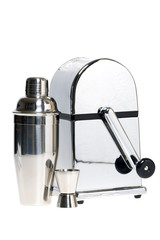 Eiscrusher mit Shaker und Meßbecher