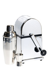 Eiscrusher mit Shaker und Meßbecher