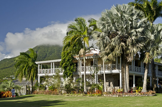 Nevis, Botanischer Garten und Restaurant