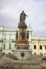 Fototapeta na wymiar Pomnik cesarzowej Katarzyny Wielkiej w centrum Odessy