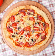 pizza with salami and tomatoes