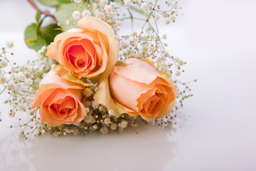 Blumenstrauss orangener Rosen