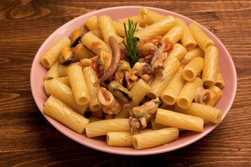 Rigatoni al sugo di pesce
