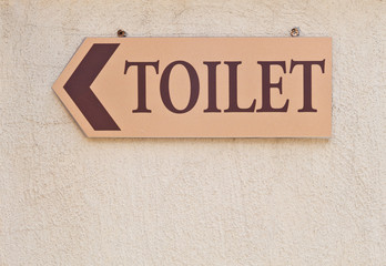 Toilet sign on a wall