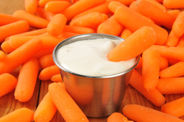Baby carrots and ranch dip