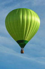 Obraz premium Green Hot Air Balloon