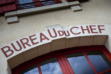 Bureau, chef, gare, chef de gare, hiérarchie, gag
