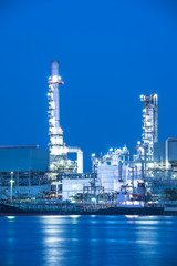 Obraz na płótnie Canvas Rafinerii ropy naftowej